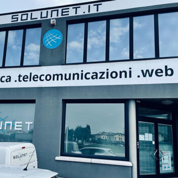 immagine esterna del locale di solunet