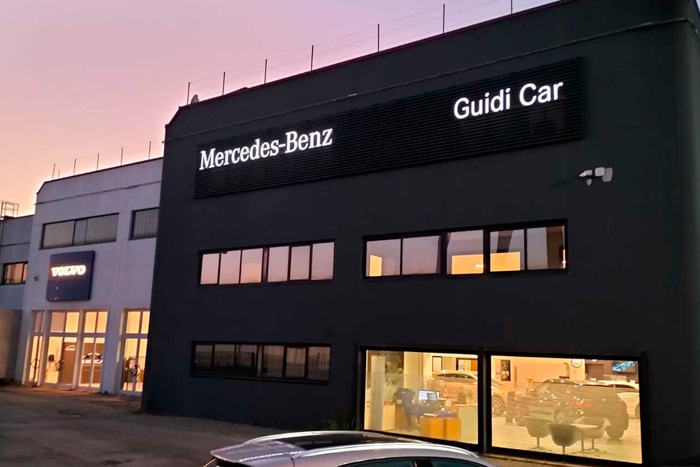 facciata ed esposizione dell'azienda automotive Guidi Car, cliente Timenet