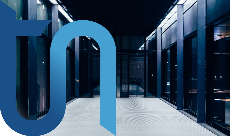 Struttura interna di un data center con i rack e housing server
