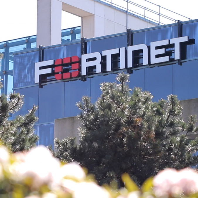 logo azienda fortinet, partner timenet per il firewall cloud