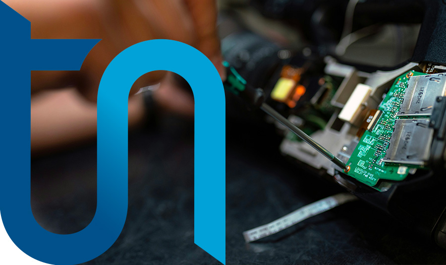 Hardware e Software la rivoluzione che passa dal Firewall in Cloud. Niente più riparazioni fisiche all'hardware come nella foto.