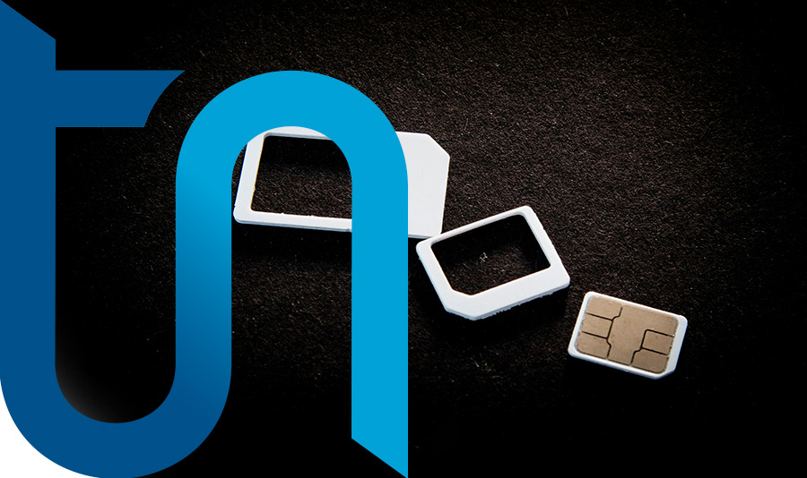 Una sim suddivisa in micro e nano sim. L'evoluzione del digitale dal VoIP alle SIM dati &Voce ma continuano a vivere insieme, una metafora.